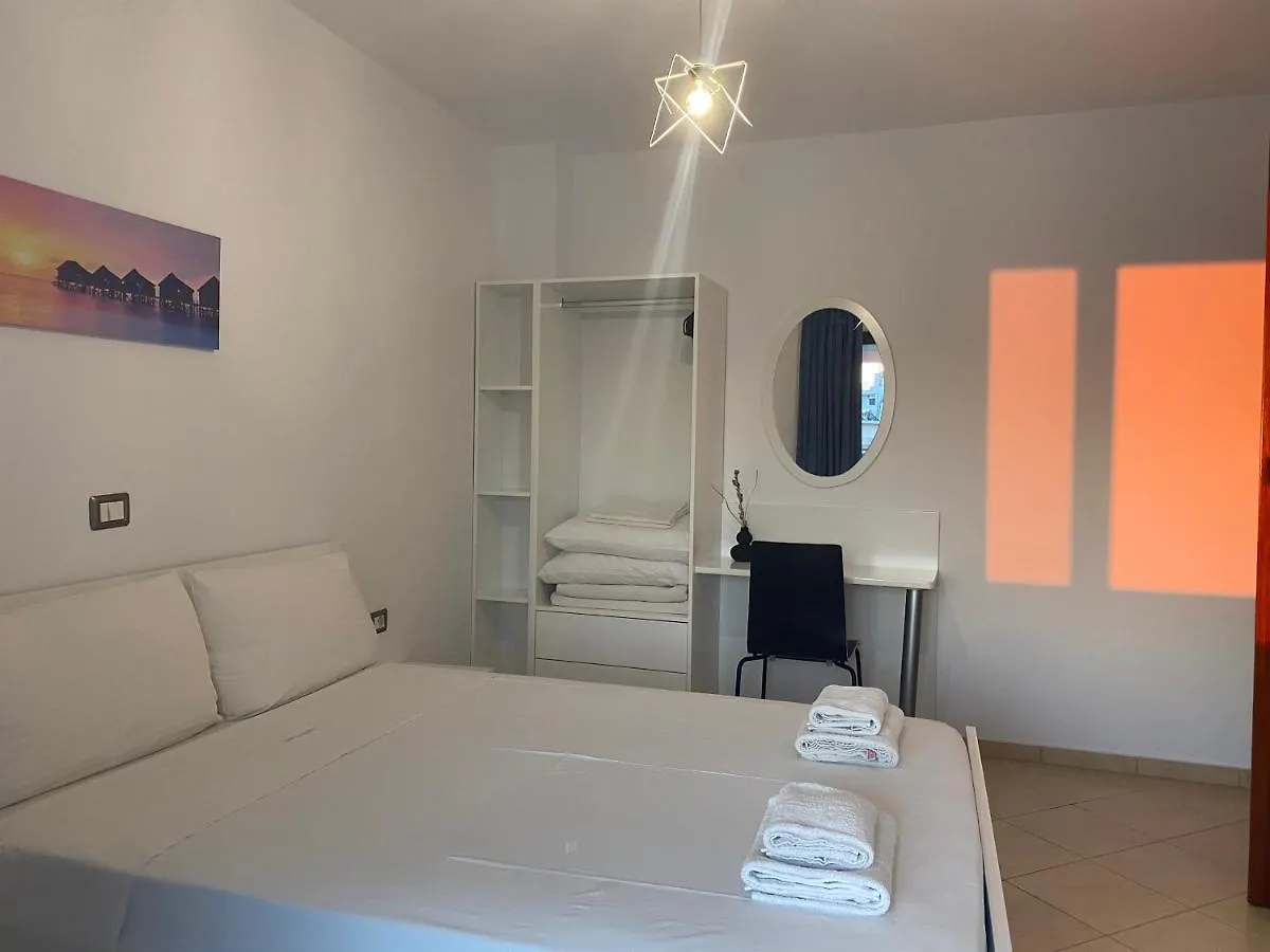 Villa White Ksamil 3*,