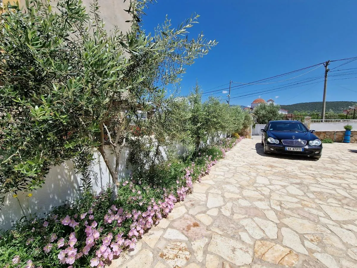 Villa White Ksamil Hotel